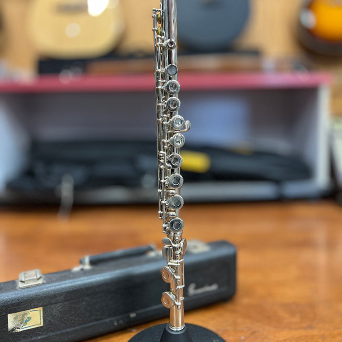 USED Gemeinhardt 2NP Closed-Hole Flute Outfit (J47144)