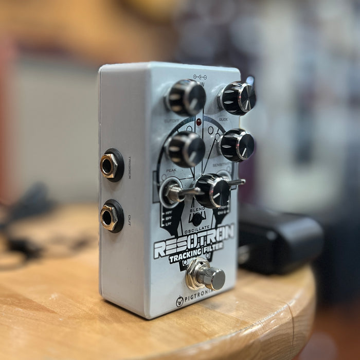 USED Pigtronix Resotron Filter Effects Pedal w/ PSU