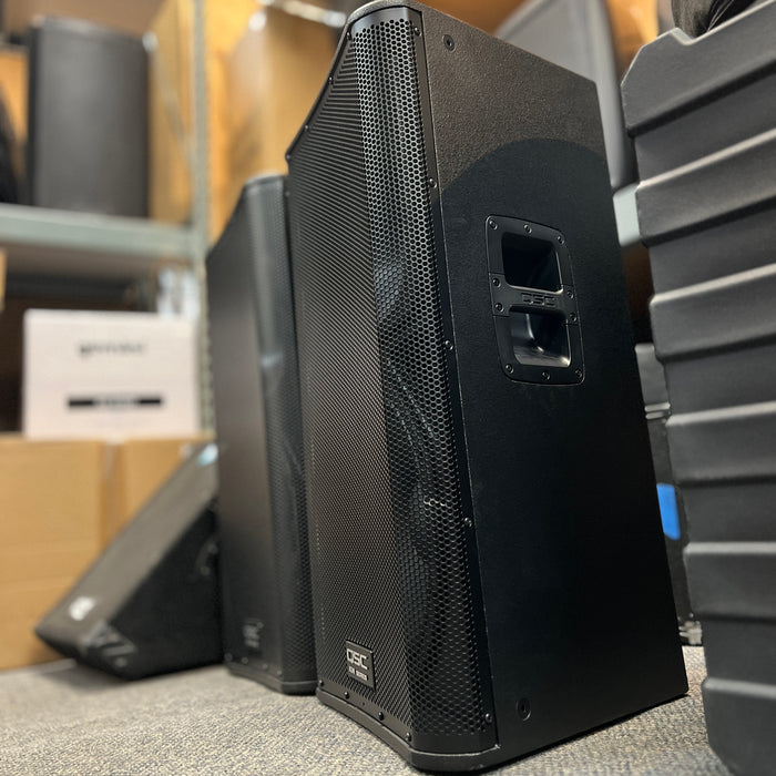 USED QSC KW152 15" 1,000W Active 2-Way Loudspeakers  PAIR w/ QSC Covers
