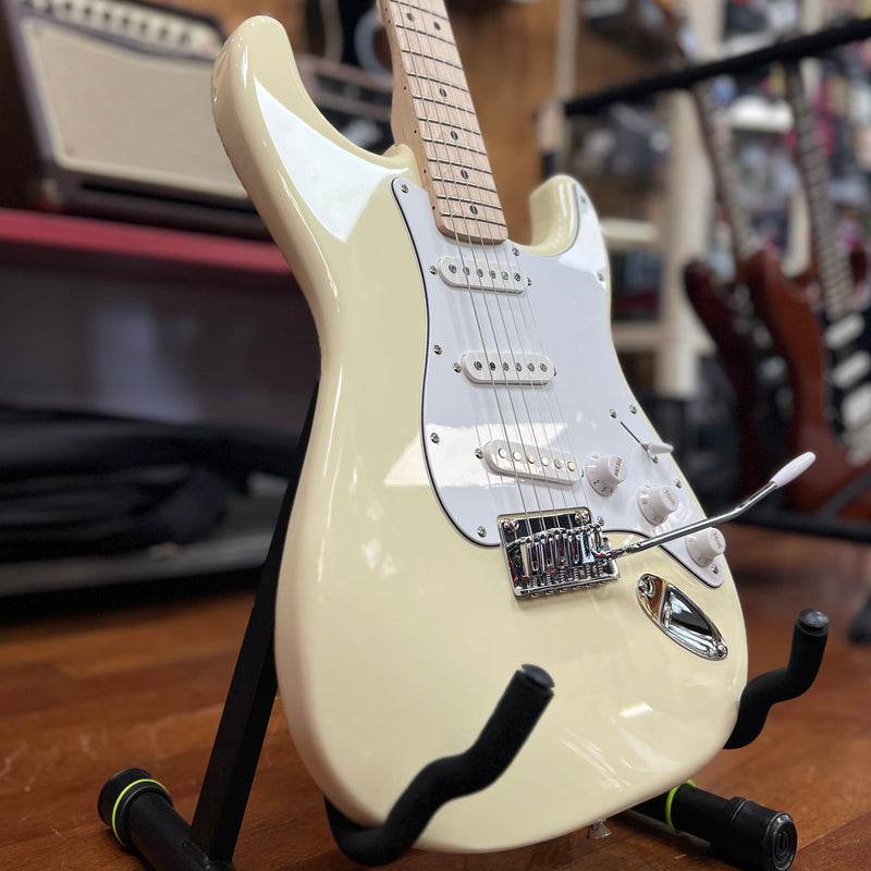 USED Squier Affinity Series Stratocaster Maple Fingerboard Electric Guitar, Olympic White
