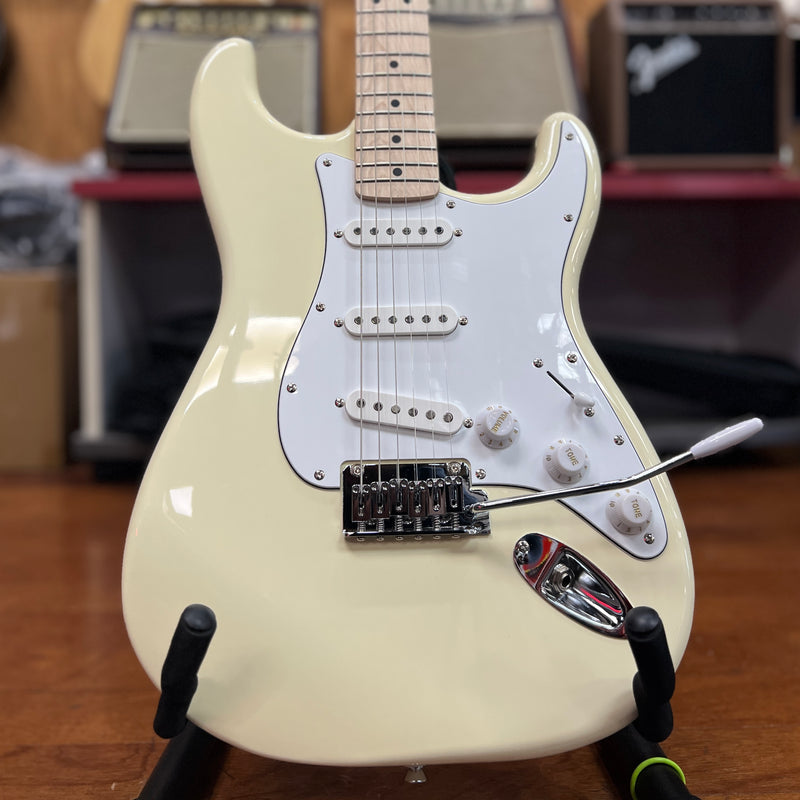USED Squier Affinity Series Stratocaster Maple Fingerboard Electric Guitar, Olympic White
