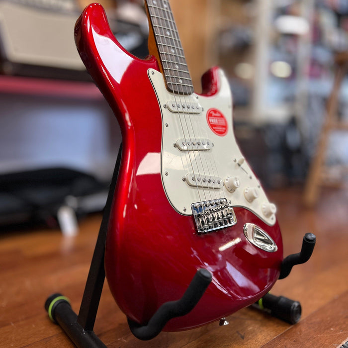 USED Squier Classic Vibe '60s Stratocaster, Laurel Fingerboard, Candy Apple Red w/ Bag