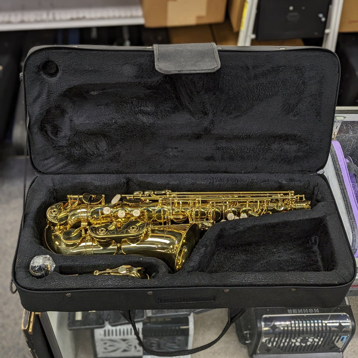 USED Strauss 6117 Student Alto Saxophone Outfit