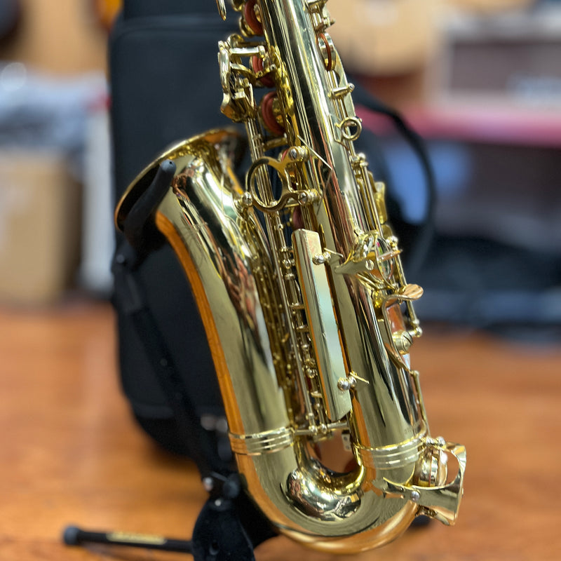 USED Strauss 6117 Student Alto Saxophone Outfit SER # (S018)