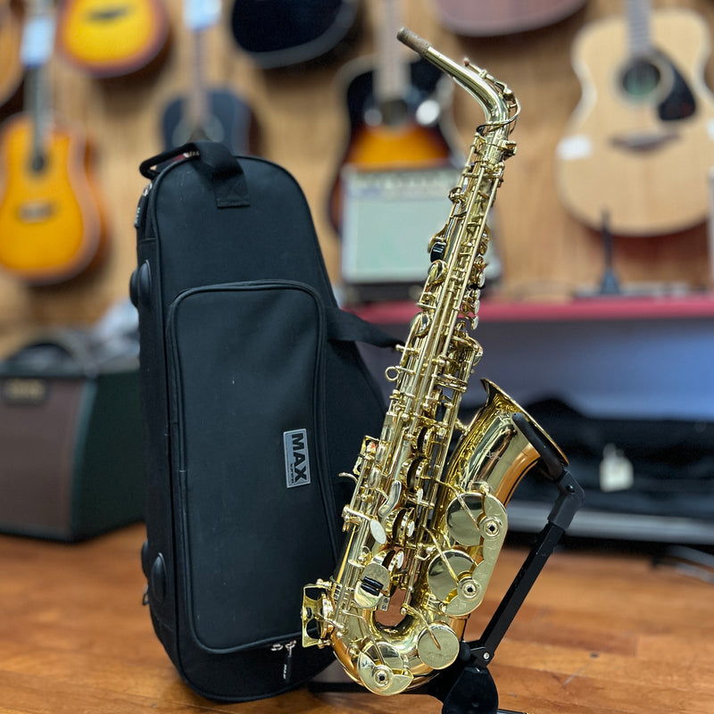 USED Strauss 6117 Student Alto Saxophone Outfit SER # (S018)