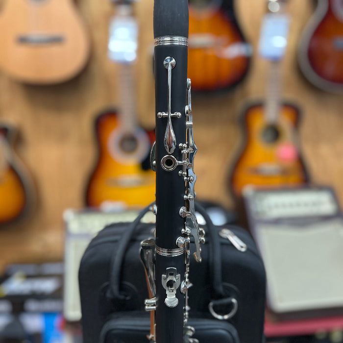 USED Strauss 6300 Series Bb Student Clarinet Outfit SER # SL033023S006