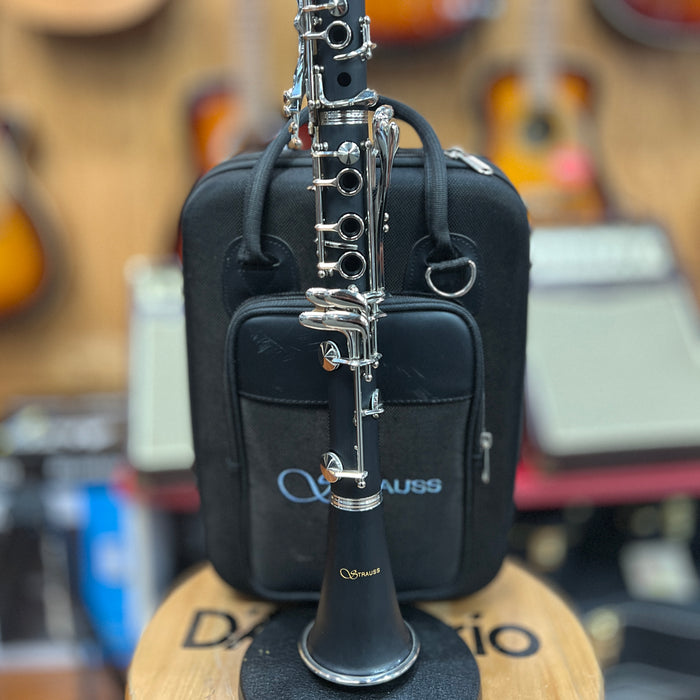 USED Strauss 6300 Series Bb Student Clarinet Outfit SER # SL033023S006