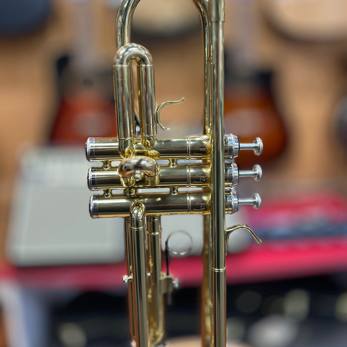 USED Strauss 6300 Student Trumpet Outfit with Case and Mouthpiece, #24S040