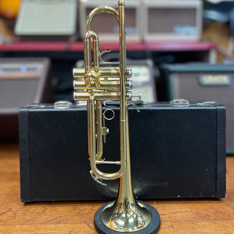 USED Strauss 6300 Student Trumpet Outfit with Case and Mouthpiece (S013 )