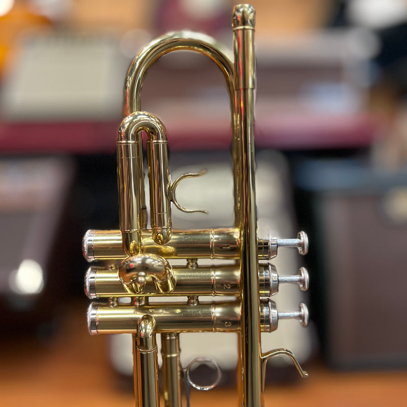 USED Strauss 6300 Student Trumpet Outfit with Case and Mouthpiece (S013 )