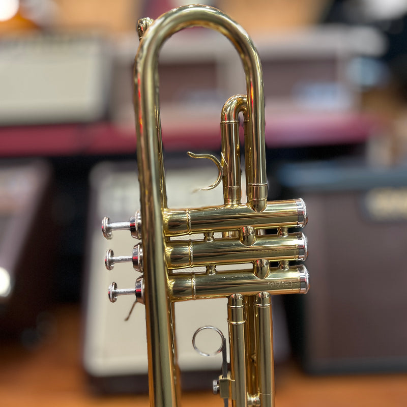 USED Strauss 6300 Student Trumpet Outfit with Case and Mouthpiece (S013 )