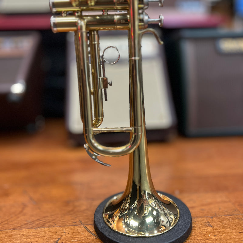 USED Strauss 6300 Student Trumpet Outfit with Case and Mouthpiece (S013 )
