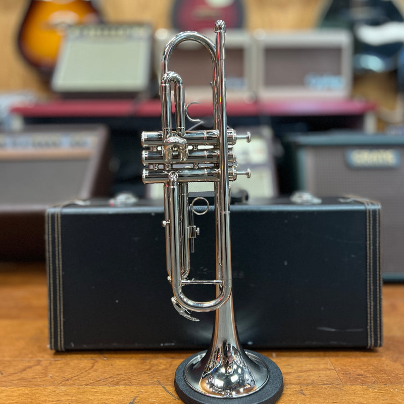 USED Strauss 6301 Student Trumpet Outfit, Nickel