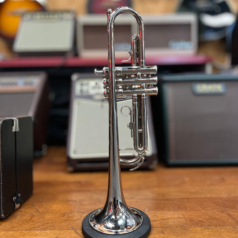 USED Strauss 6301 Student Trumpet Outfit, Nickel