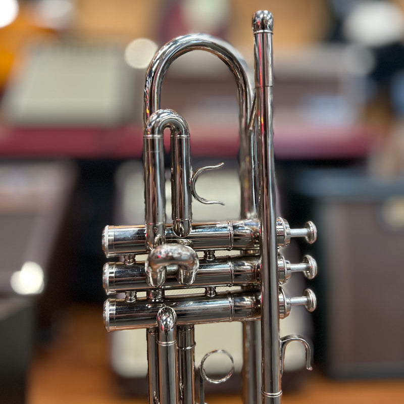 USED Strauss 6301 Student Trumpet Outfit, Nickel