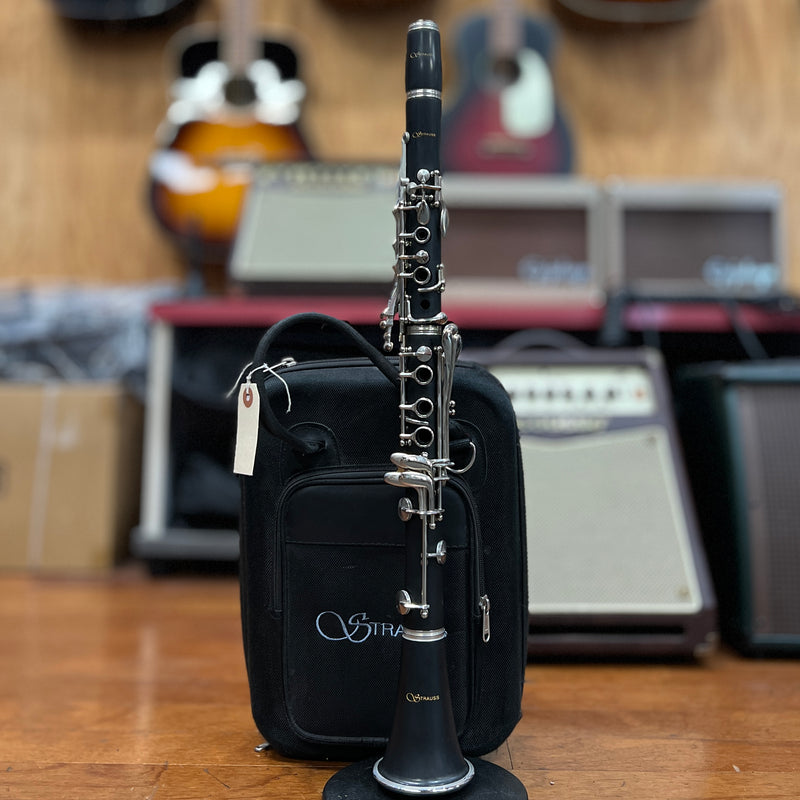 USED Strauss 6400 Series Bb Student Clarinet Outfit, #21S007
