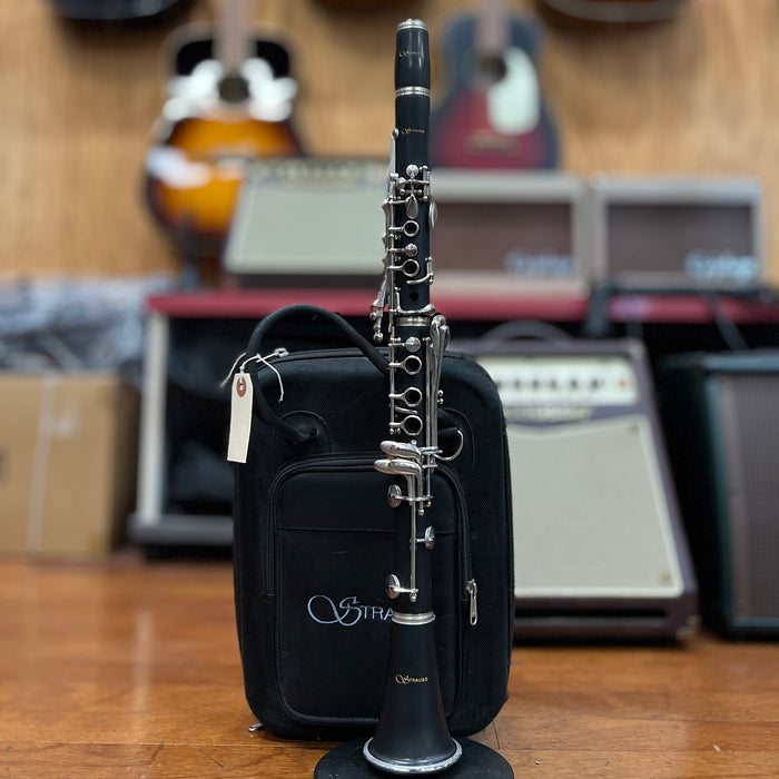 USED Strauss 6400 Series Bb Student Clarinet Outfit, #21S007