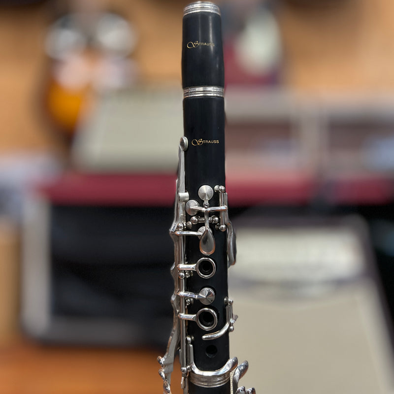 USED Strauss 6400 Series Bb Student Clarinet Outfit, #21S007