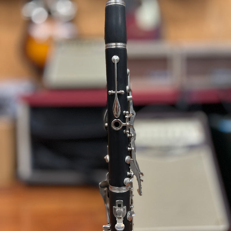 USED Strauss 6400 Series Bb Student Clarinet Outfit, #21S007
