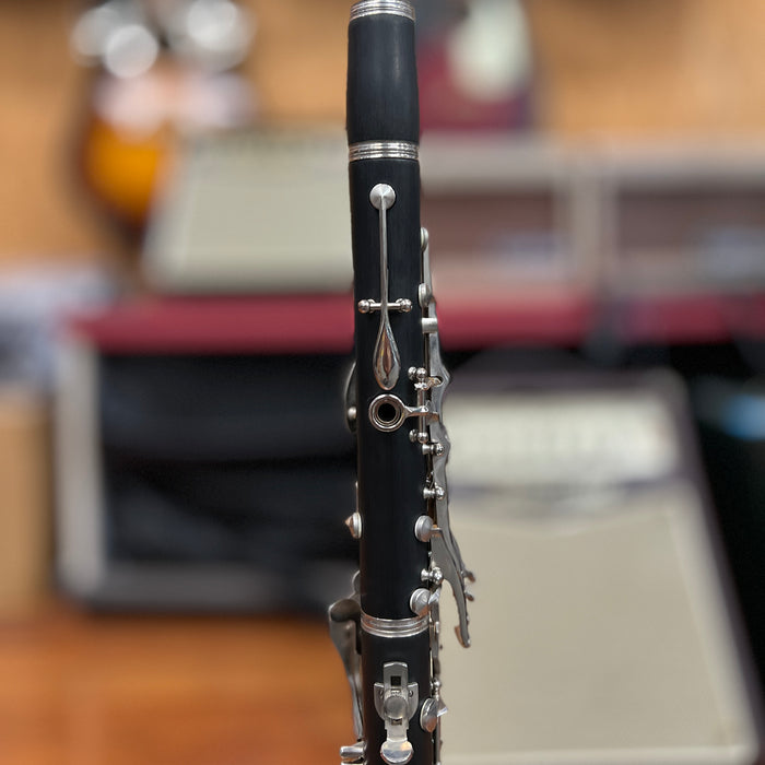 USED Strauss 6400 Series Bb Student Clarinet Outfit, #21S007