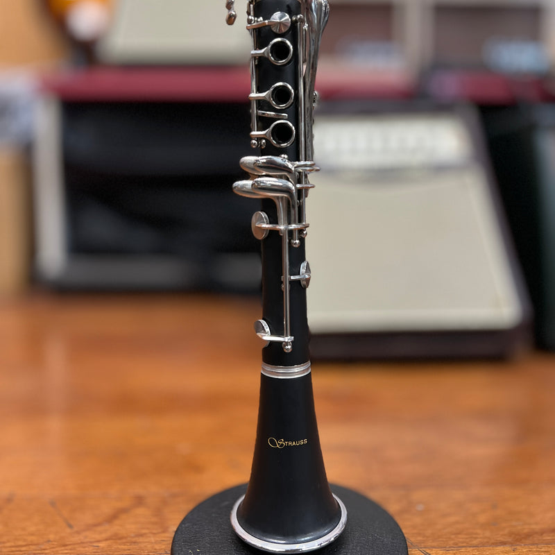 USED Strauss 6400 Series Bb Student Clarinet Outfit, #21S007