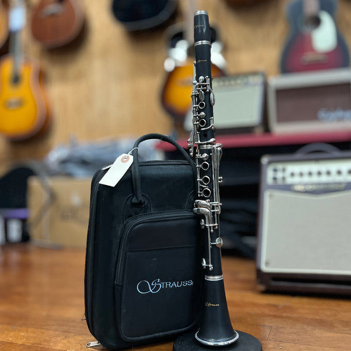 USED Strauss 6400 Series Bb Student Clarinet Outfit, #21S007