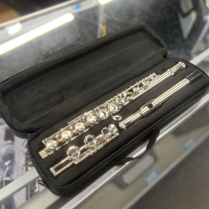 USED Strauss 6546 Nickel-plated Student Flute Outfit