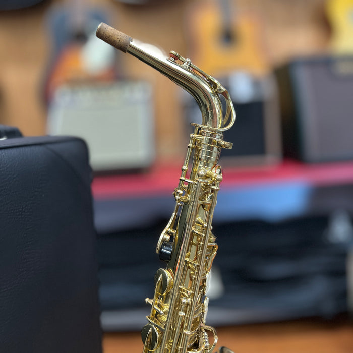 USED Strauss Alto Saxophone Outfit HTAS708152