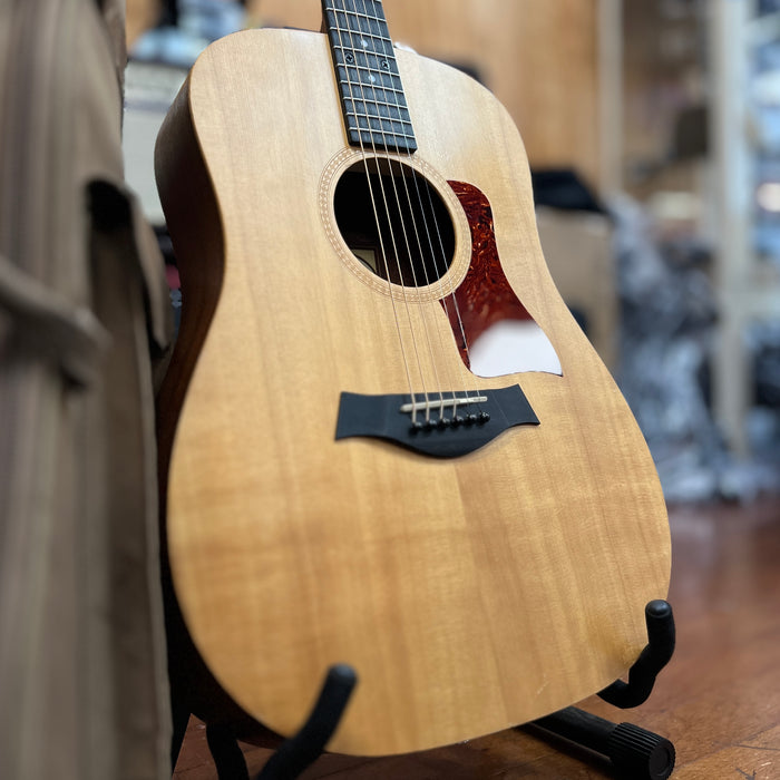 USED Taylor BBTE Big Baby Taylor Acoustic Guitar w/ Taylor Gig Bag