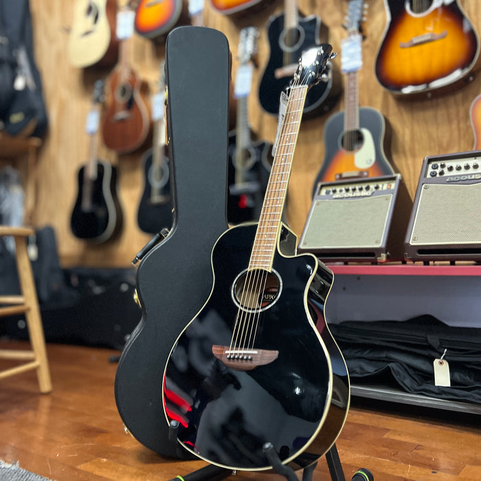 USED Yamaha APX600 Acoustic-Electric Guitar w/ Hardshell Case, Black