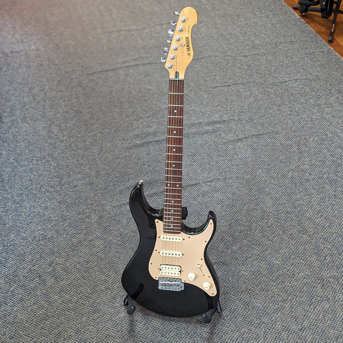 USED Yamaha EG112C HSS Electric Guitar, Black