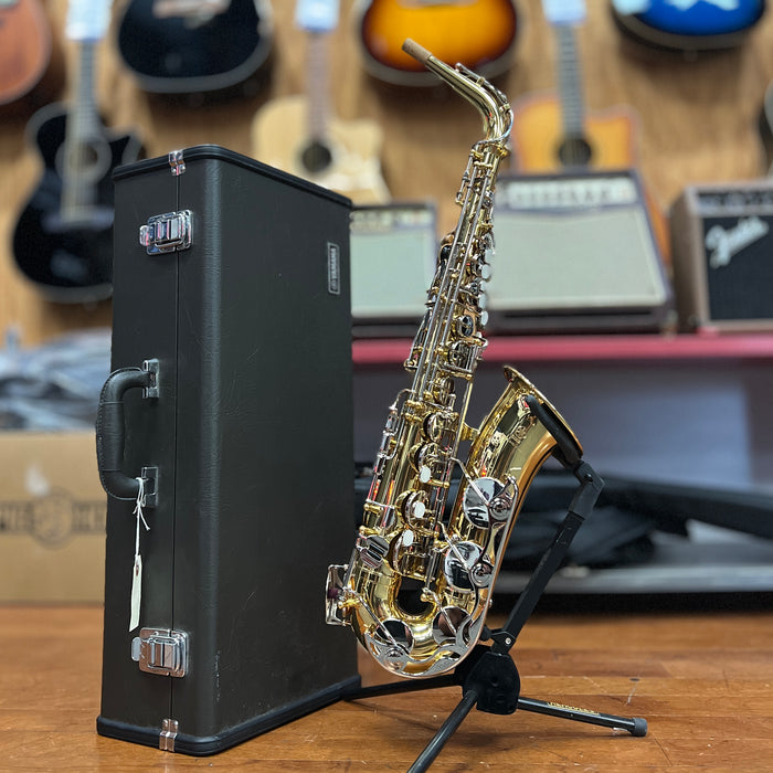 USED Yamaha YAS-26 Alto Saxophone Outfit (Q82937)