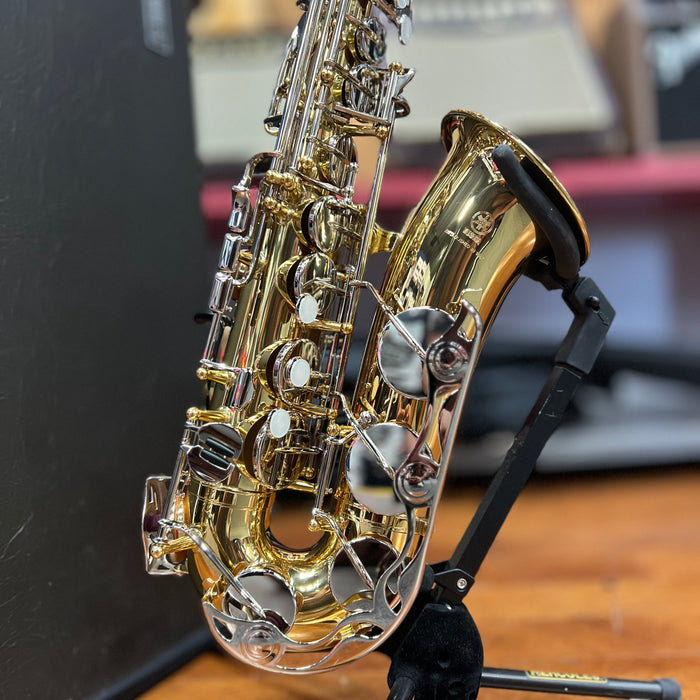 USED Yamaha YAS-26 Alto Saxophone Outfit (Q82937)