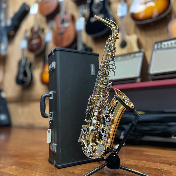 USED Yamaha YAS-26 Alto Saxophone Outfit (Q82937)