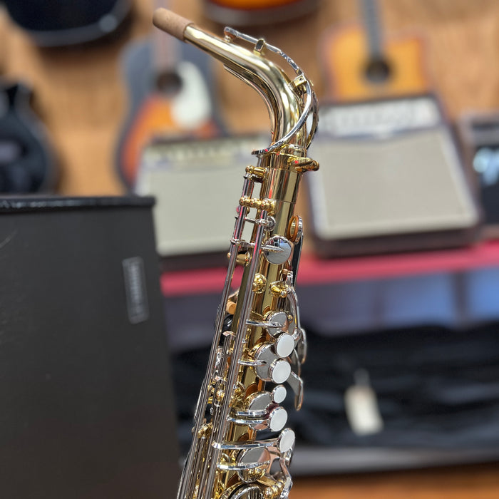 USED Yamaha YAS-26 Alto Saxophone Outfit (S05493)