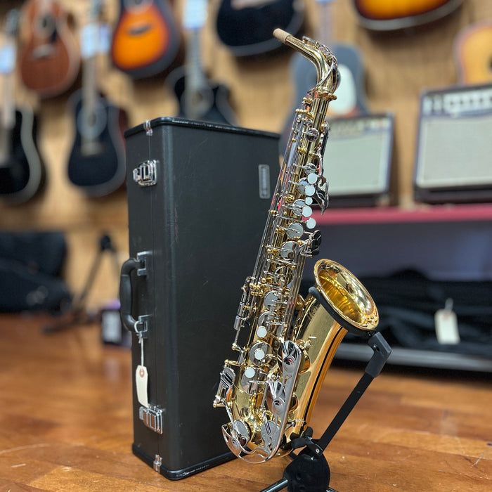 USED Yamaha YAS-26 Alto Saxophone Outfit (S05493)