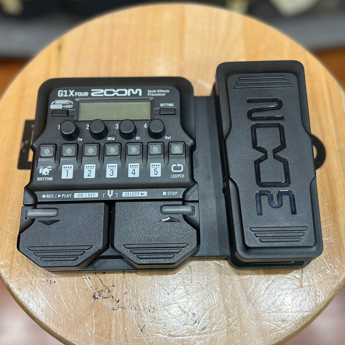 USED Zoom G1X FOUR Guitar Multi-Effects Processor with Expression Pedal