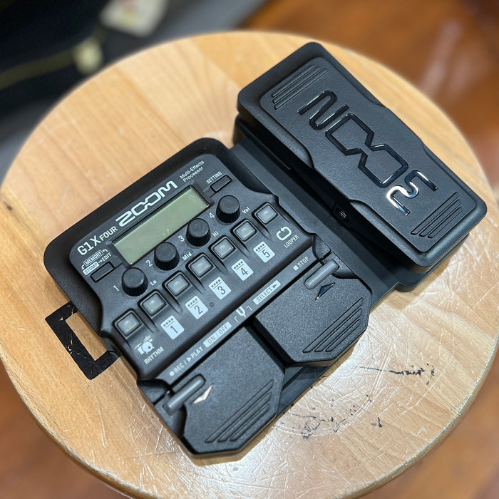 USED Zoom G1X FOUR Guitar Multi-Effects Processor with Expression Pedal