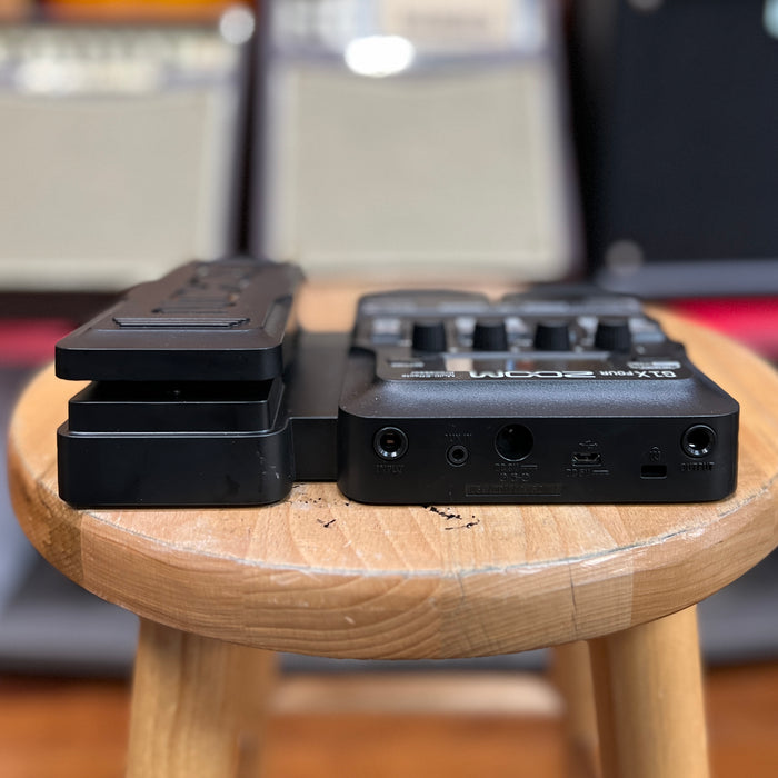 USED Zoom G1X FOUR Guitar Multi-Effects Processor with Expression Pedal