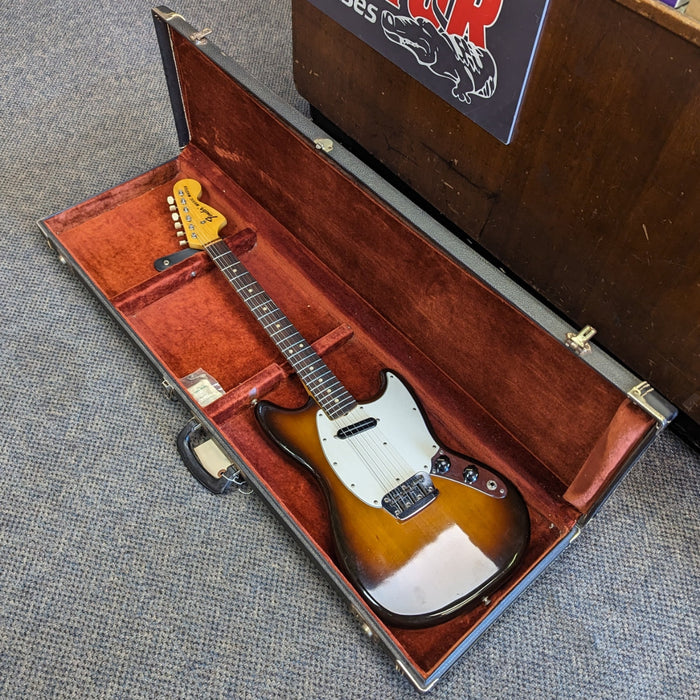 VINTAGE 1975 Fender MusicMaster Electric Guitar w/OHSC