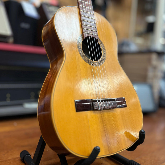 VINTAGE Vicente Sanchis Classical Guitar