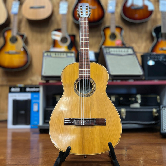 VINTAGE Vicente Sanchis Classical Guitar
