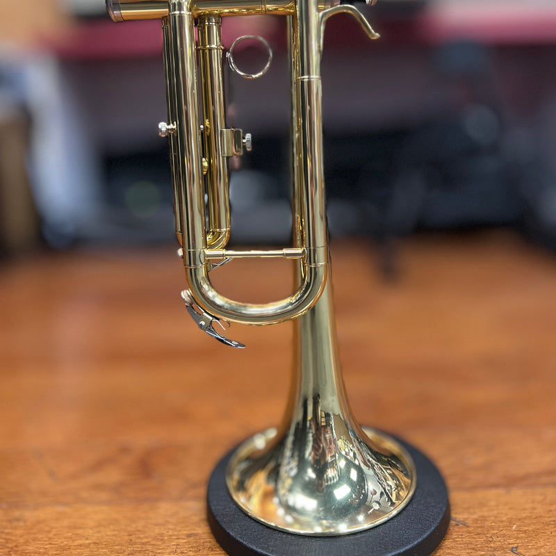 USED Strauss 6300 Student Trumpet Outfit with Case and Mouthpiece SL030524S050