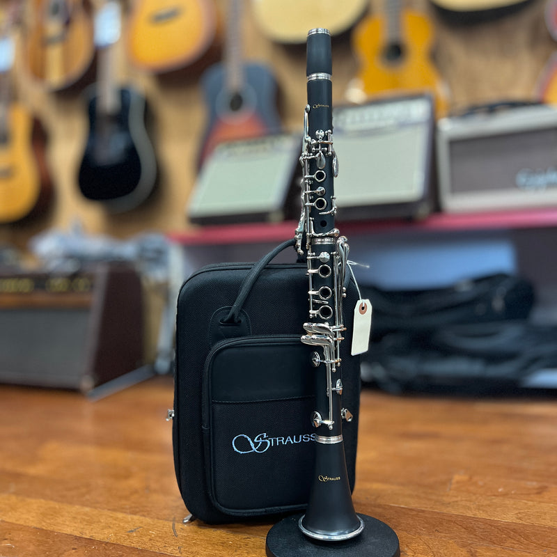 USED Strauss 6300 Series Bb Student Clarinet Outfit, Serial # SL033023S010