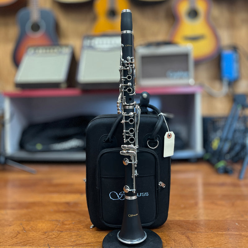 USED Strauss 6300 Series Bb Student Clarinet Outfit, Serial # SL033023S010