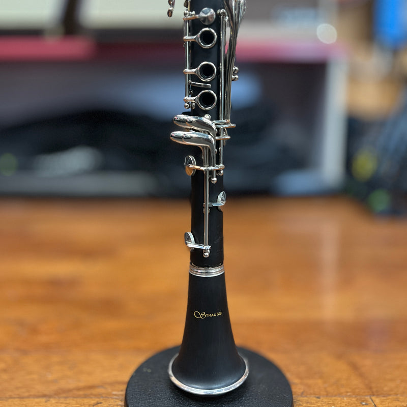 USED Strauss 6300 Student Clarinet Outfit - ST052017058