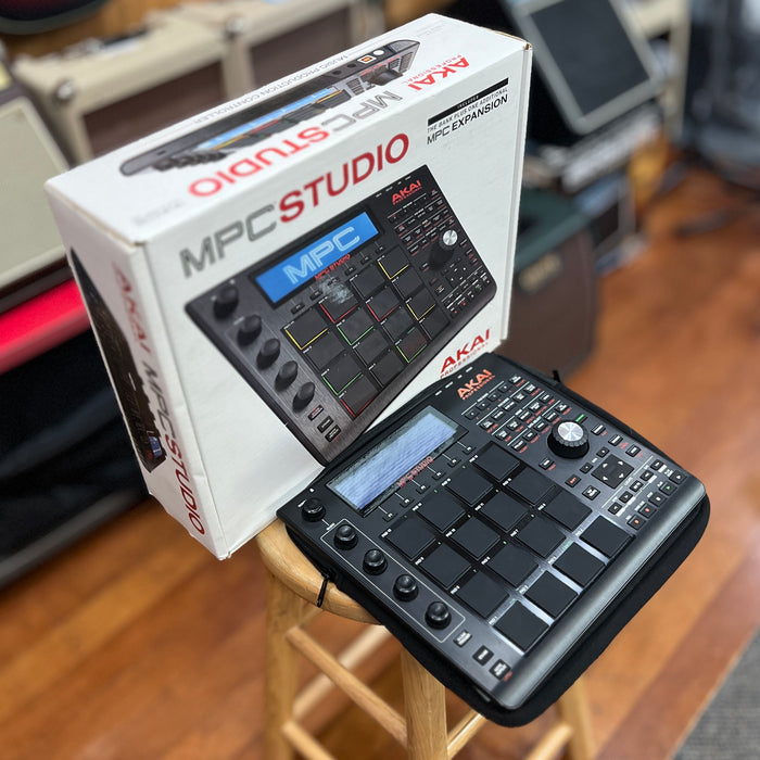 USED Akai MPC Studio USB MIDI Pad Controller w/ Travel Bag