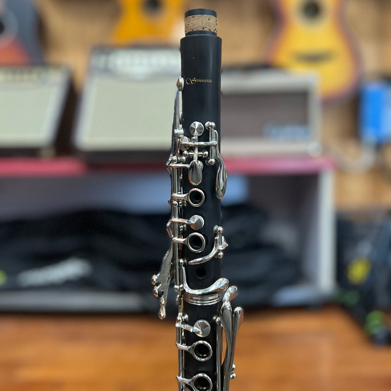 USED Strauss 6300 Student Clarinet Outfit - ST052017058