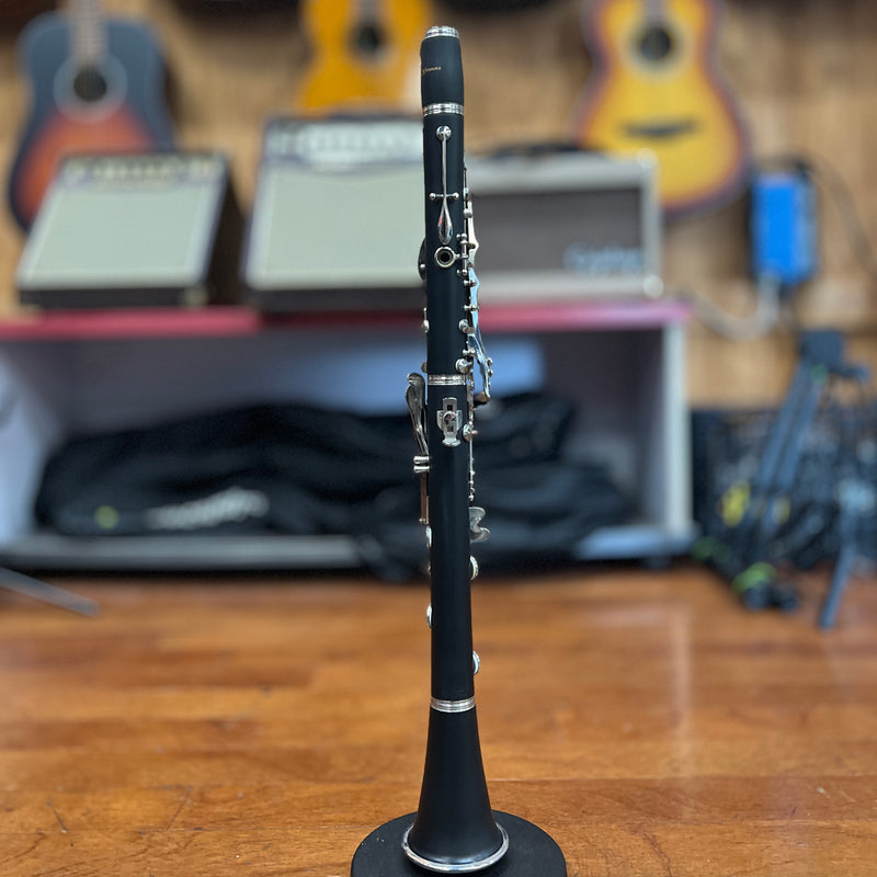 USED Strauss 6300 Series Bb Student Clarinet Outfit, Serial # SL033023S010