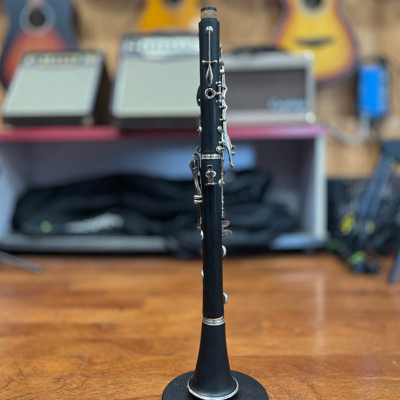 USED Strauss 6300 Student Clarinet Outfit - ST052017058